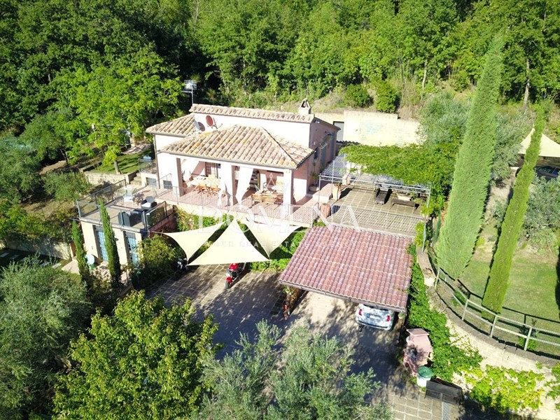 Villa in Vendita a Manciano, 980'000€, 220 m², arredato, con Box