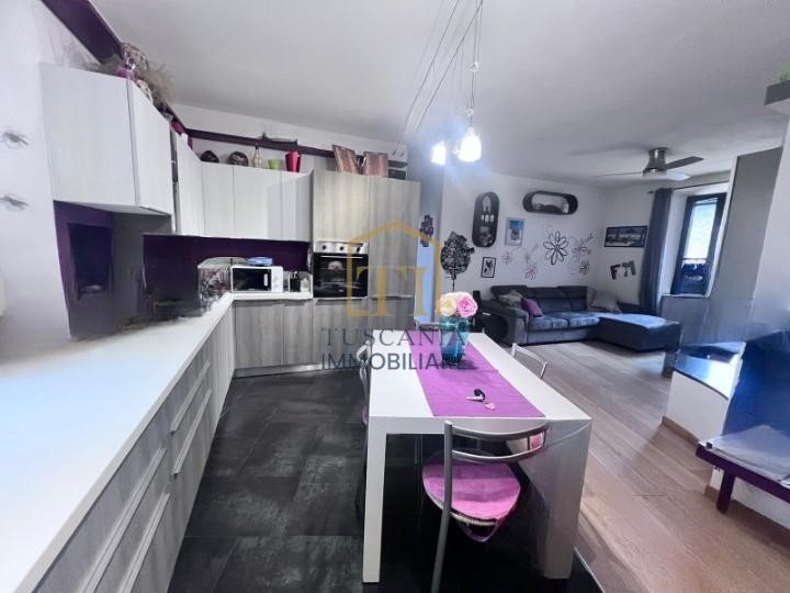 Appartamento in Vendita a Colle di Val D'Elsa, 190'000€, 90 m²
