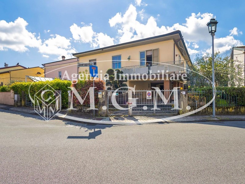 Casa Indipendente in Vendita a Calcinaia, 390'000€, 370 m², arredato