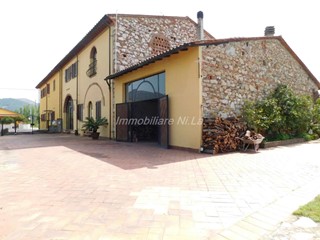 Casa di corte in Vendita a San Giuliano Terme, 750'000€, 474 m², arredato, con Box