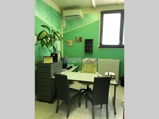 Ufficio in Affitto a Cascina, 800€, 65 m²