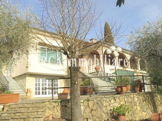 Villa in Vendita a Massarosa, zona Bargecchia, 1'100'000€, 275 m²