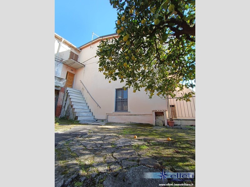 Casa Indipendente in Vendita a Massa, zona Ortola, 75'000&euro;, 75 m²