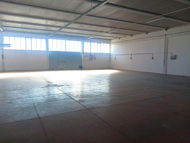 Capannone in Affitto a Casciana Terme Lari, zona Perignano, 900€, 400 m²