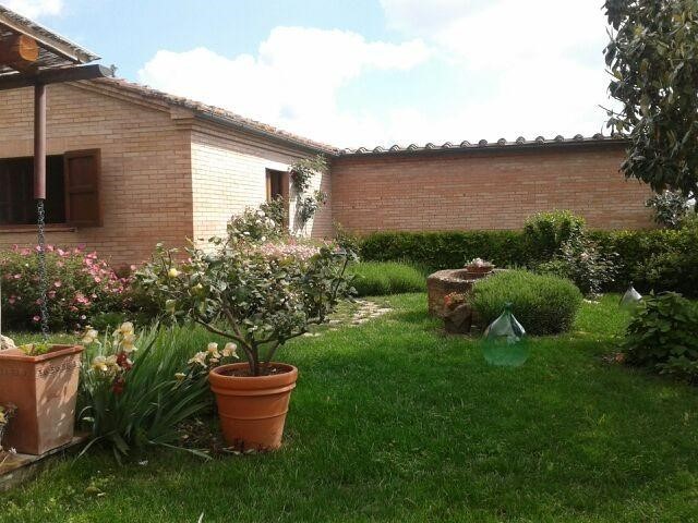 Casa Semi Indipendente in Vendita a Castelnuovo Berardenga, zona Monteaperti, 580'000€, 260 m², arredato, con Box