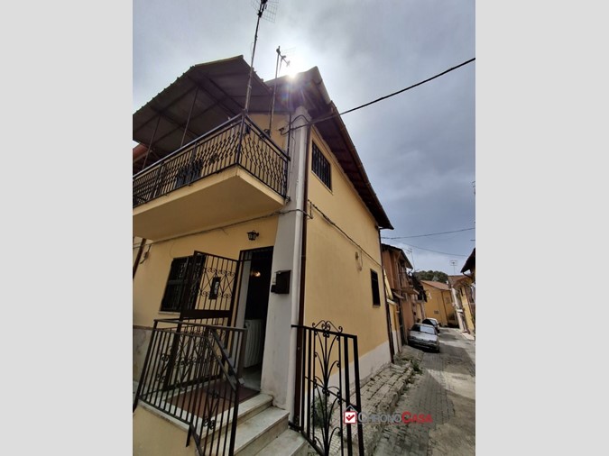 Villa in Vendita a Messina, 75'000€, 110 m²