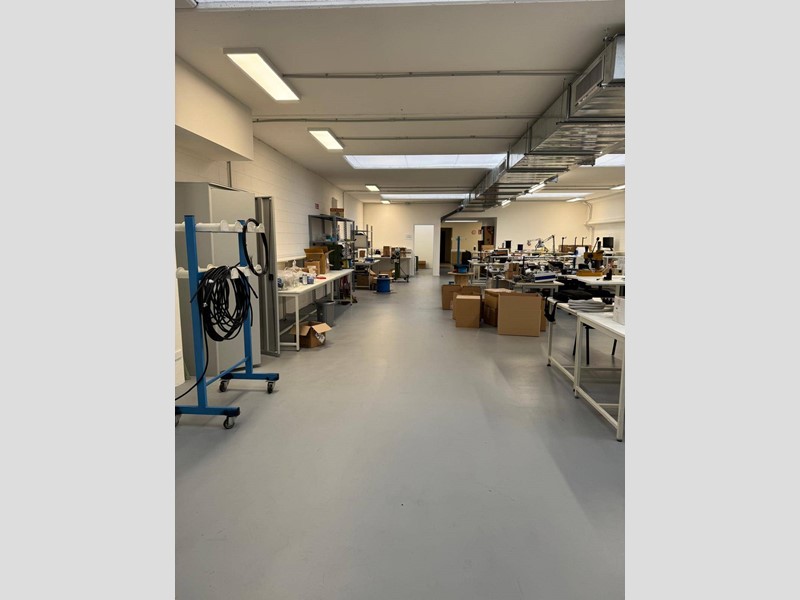 Laboratorio in Affitto a Treviolo, 2'000€, 465 m²