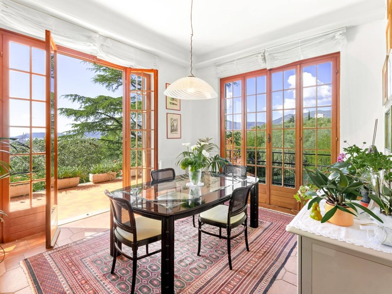 Villa in Vendita a La Spezia, zona Montepertico, 715'000€, 308 m²