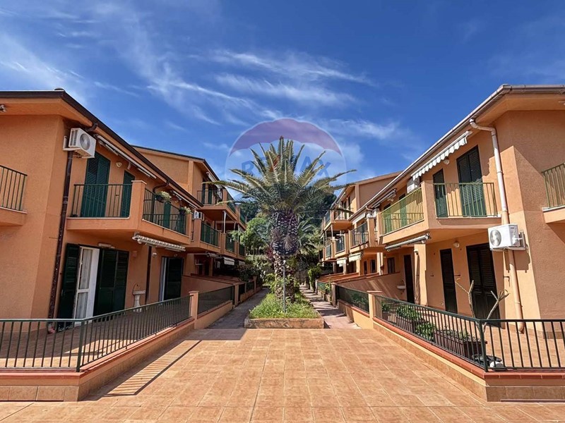 Trilocale in Vendita a Pollina, zona Finale, 80'000€, 61 m²