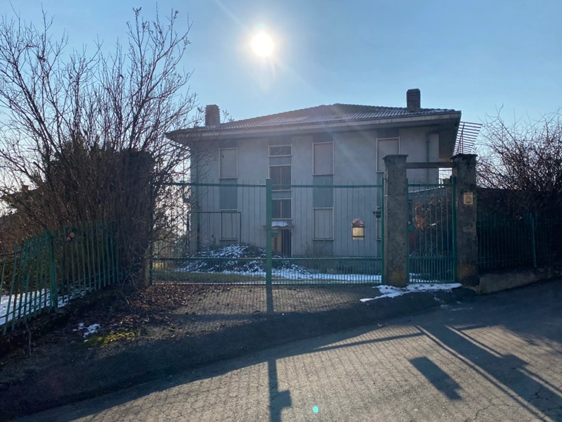 Appartamento in Vendita a Forno Canavese, 63'000€, 294 m²