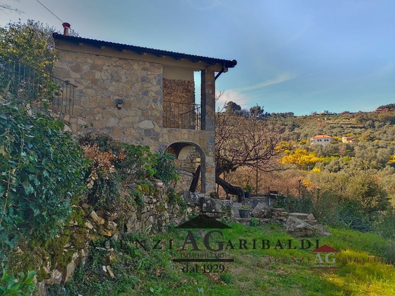 Casale in Vendita a Vallebona, 260'000€, 70 m²
