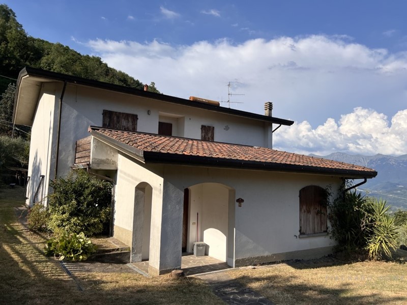 Villa in Vendita a Mulazzo, 440'000€, 311 m²
