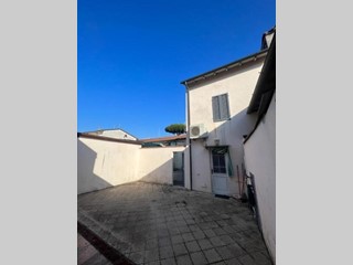 Villetta a schiera in Vendita a Camaiore, zona Lido di Camaiore, 225'000&euro;, 52 m²