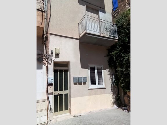 Appartamento in Vendita a Erice, zona Via Andrea Poma, 48'000&euro;, 70 m², arredato