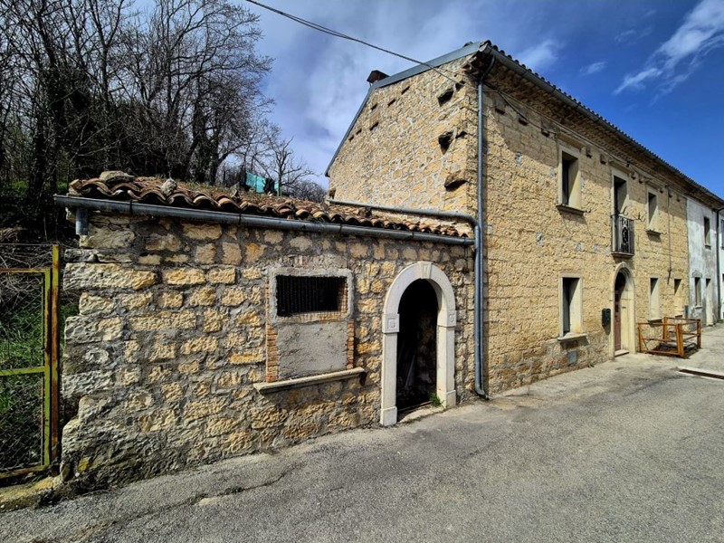 Casa Semi Indipendente in Vendita a Roccaspinalveti, 30'000€, 160 m²