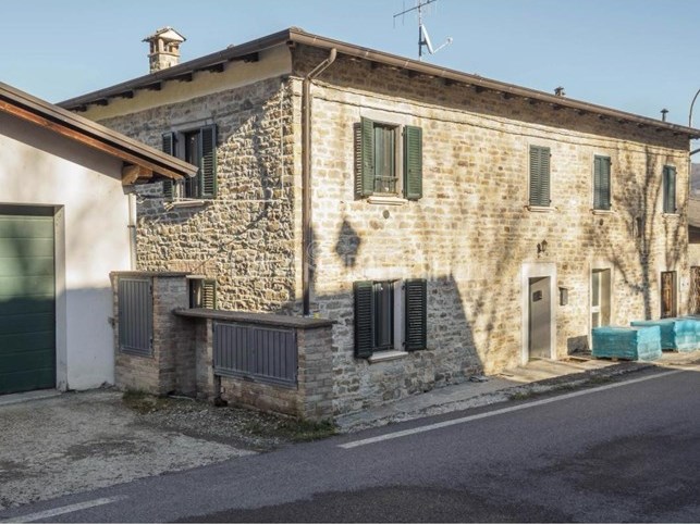 Trilocale in Vendita a Montefiorino, zona vitriola, 90'000€, 80 m², con Box