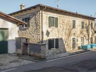 Trilocale in Vendita a Montefiorino, zona vitriola, 90'000€, 80 m², con Box