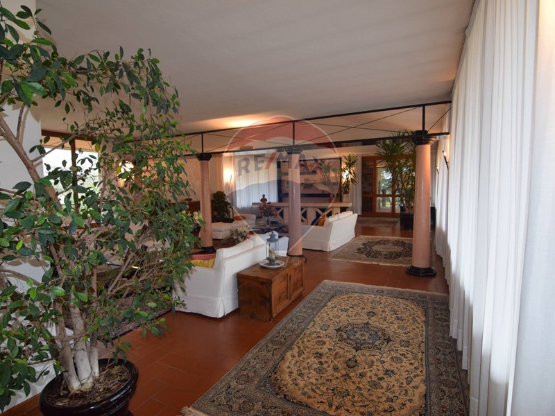 Villa in Vendita a Torre d'Isola, 2'850'000€, 800 m²