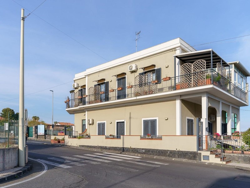 Casa Semi Indipendente in Vendita a San Giovanni la Punta, zona Trappeto, 195'000€, 145 m², con Box