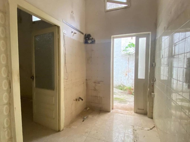 Appartamento in Vendita a Trepuzzi, 350'000€, 950 m², con Box