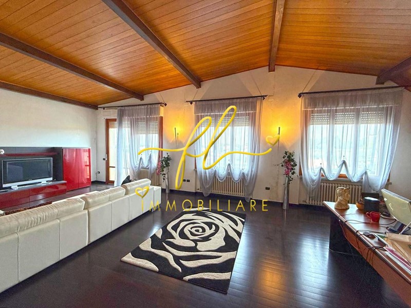 Villa bifamiliare in Vendita a Bibbona, 200'000€, 150 m²