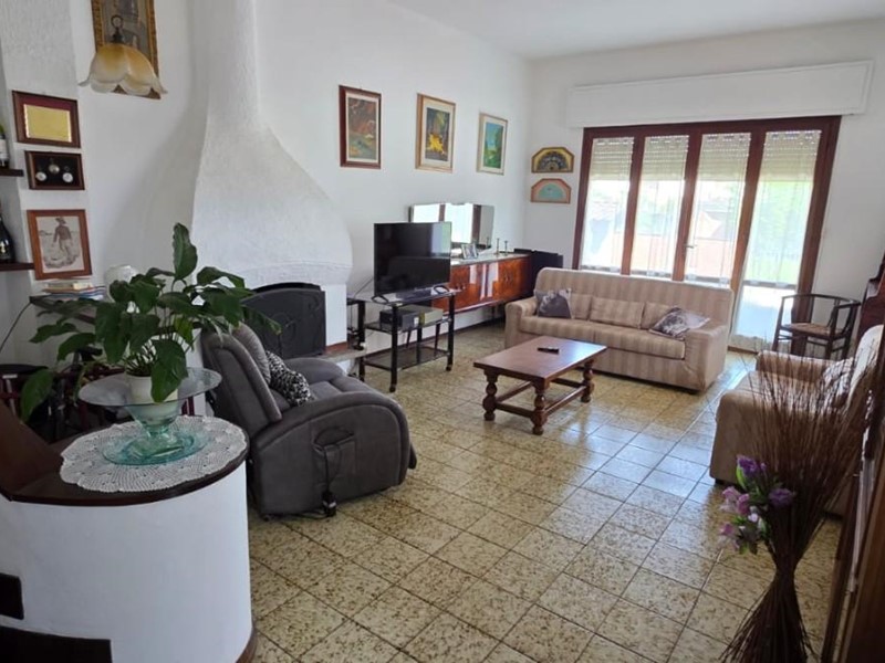 Villa in Vendita a Viareggio, 550'000€, 203 m², arredato, con Box