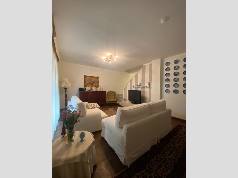 Villetta a schiera in Vendita a Carrara, zona Avenza, 390'000€, 200 m²
