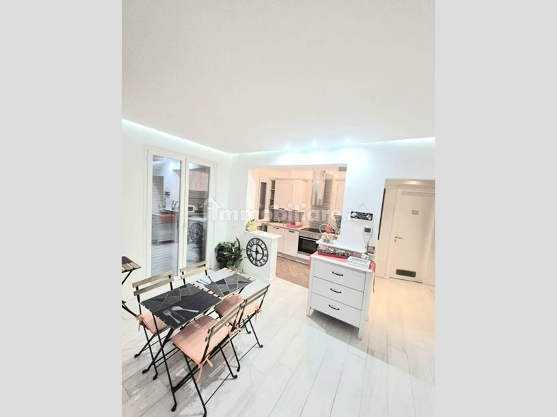 Villa bifamiliare in Vendita a Massa, zona Marina di Massa, 465'000&euro;, 95 m², arredato, con Box