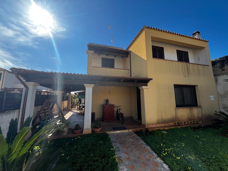 Appartamento in Vendita a Marsala, zona CONTRADA DAMMUSELLO, 250'000&euro;, 147 m²