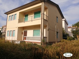 Casa Indipendente in Vendita a Carrara, 560'000€, 290 m²