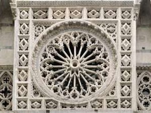 Negozio in Affitto a Carrara, 900€, 60 m²