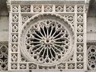 Negozio in Affitto a Carrara, 900€, 60 m²