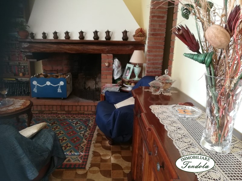 Casa Indipendente in Vendita a Fosdinovo, 260'000&euro;, 200 m²