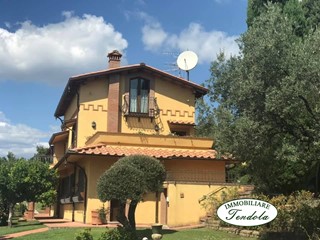 Villa in Vendita a Castelnuovo Magra, 1'500'000€, 300 m²