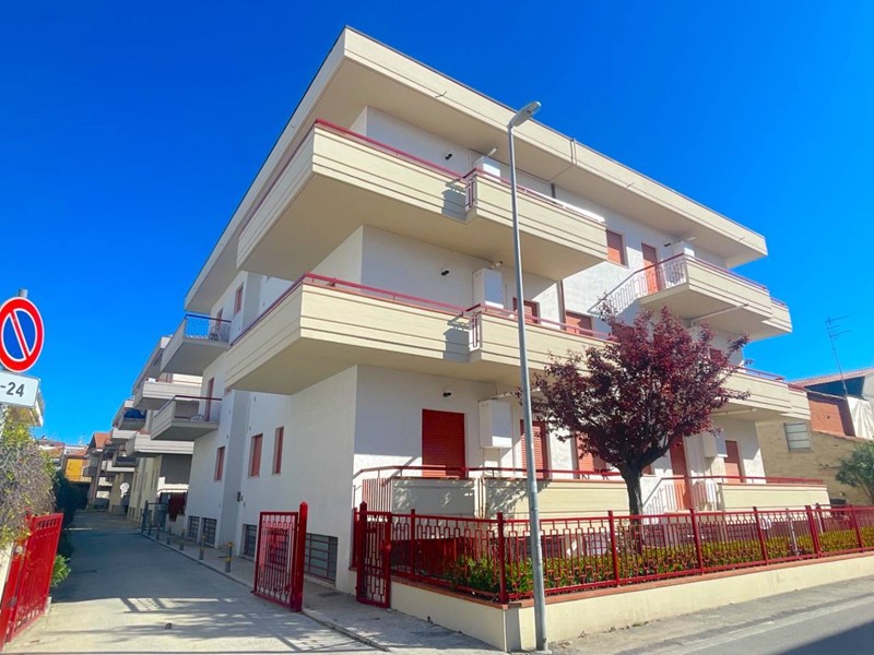Appartamento in Vendita a Alba Adriatica, zona Lungomare, 165'000€, 69 m², arredato