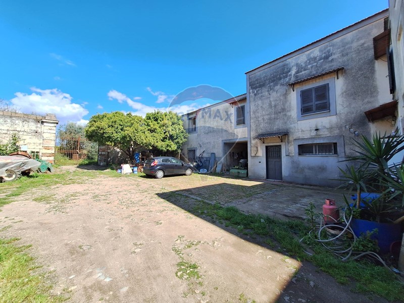 Trilocale in Vendita a Capua, zona Sant'Angelo in Formis, 70'000€, 90 m²