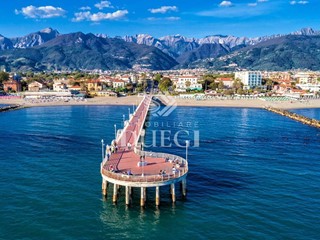 Attività commerciale in Vendita a Massa, zona Marina di Massa, 4'000'000€, 3000 m²