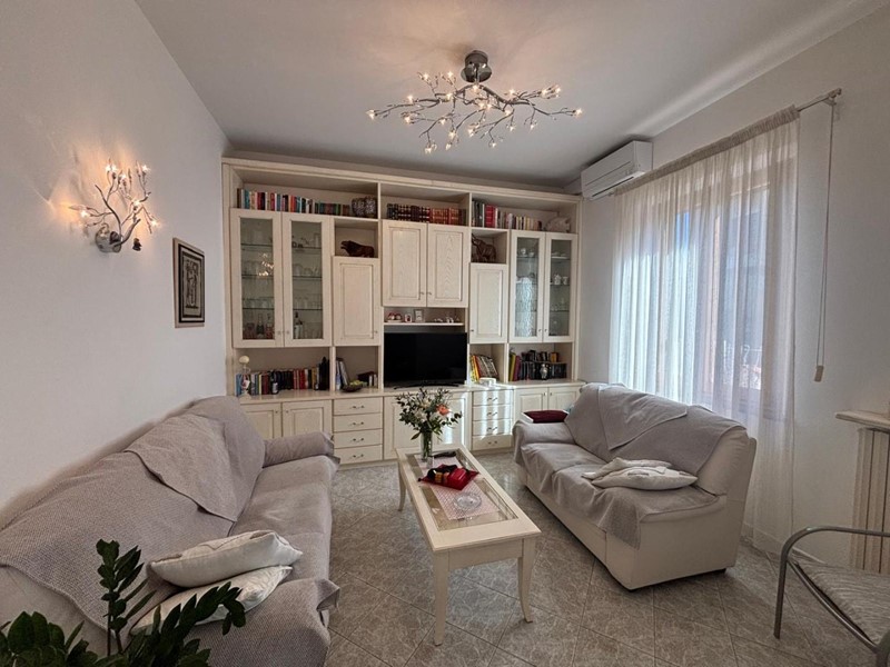 Casa Indipendente in Vendita a Empoli, zona Ponzano, 355'000€, 130 m²