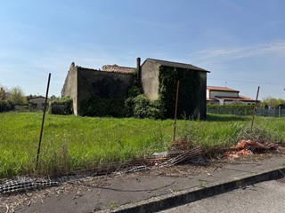 Casale in Vendita a Noventa Vicentina, 89'000€, 220 m²