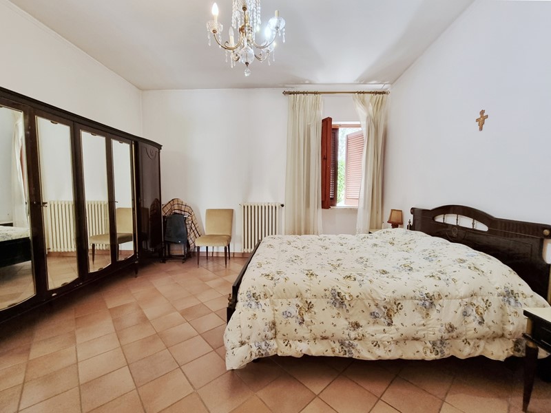 Villa bifamiliare in Vendita a Caserta, 420'000€, 290 m²