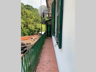 Quadrilocale in Vendita a Genova, 30'000€, 70 m², con Box