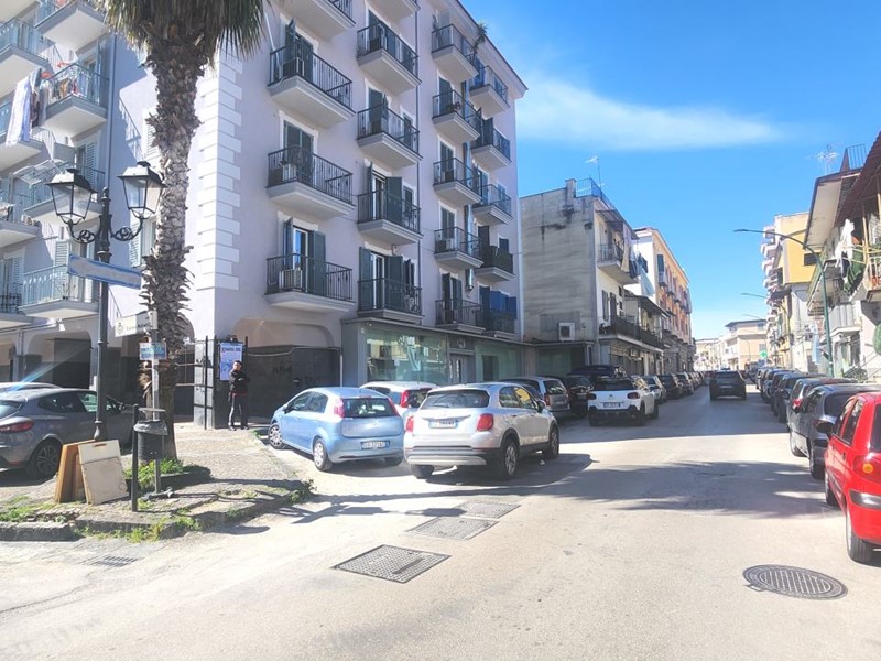 Negozio in Vendita a Casoria, 165'000€, 145 m²