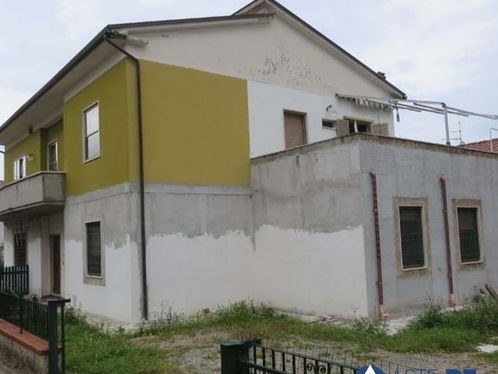 Appartamento in Vendita a Buti, 54'421€, 178 m²