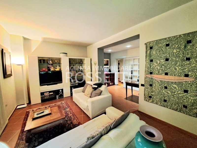 Villa bifamiliare in Vendita a Cerreto Guidi, zona Bassa, 350'000€, 155 m², con Box