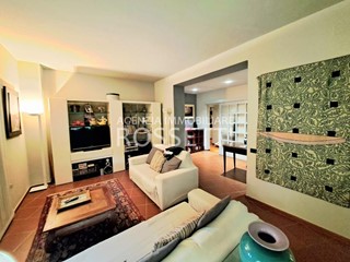 Villa bifamiliare in Vendita a Cerreto Guidi, zona Bassa, 350'000€, 155 m², con Box