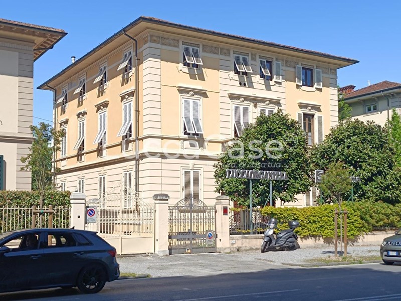 Ufficio in Vendita a Lucca, zona San Marco, 1'250'000€, 950 m²