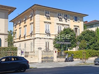 Ufficio in Vendita a Lucca, zona San Marco, 1'250'000€, 950 m²