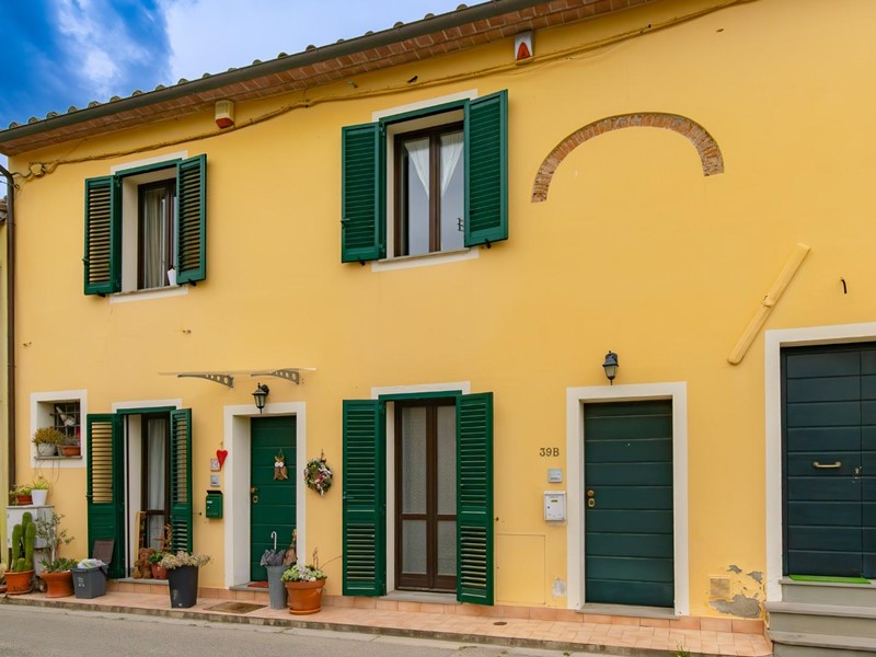Casa Indipendente in Vendita a Pontedera, zona La Borra, 199'000€, 99 m², con Box