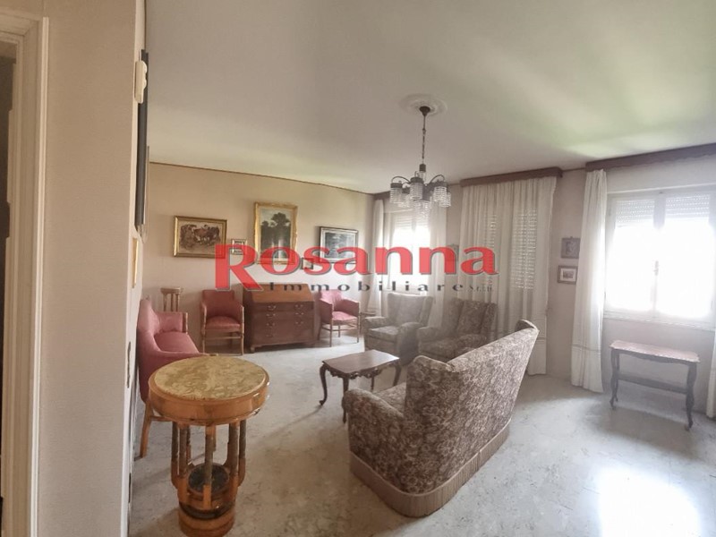 Appartamento in Vendita a Livorno, 310'000€, 188 m², con Box