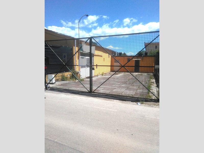 Magazzino in Vendita a Lucca, zona Sant'Anna, 140'000€, 164 m²